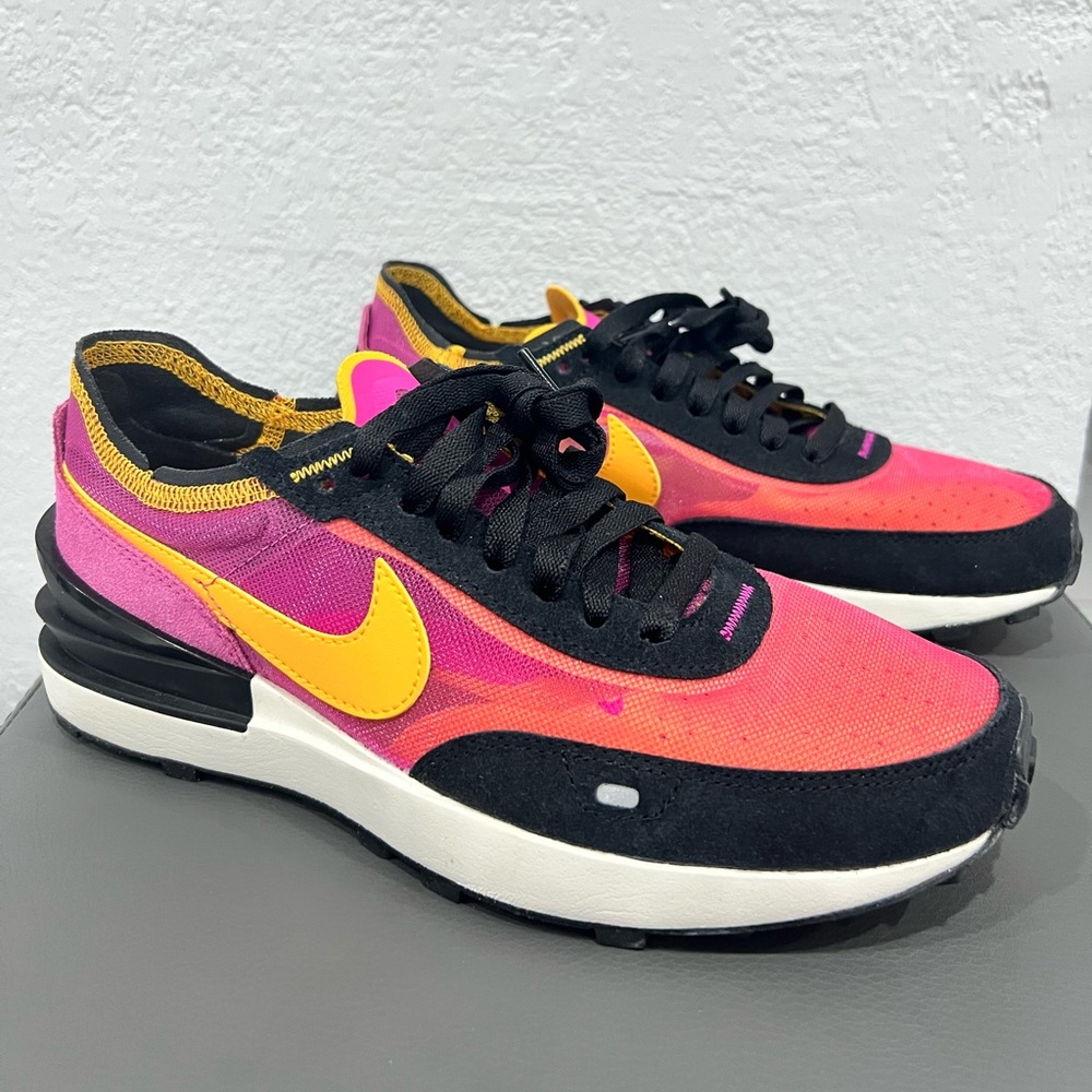 Nike Women’s Waffle One Fuschia Pink Active sneakers